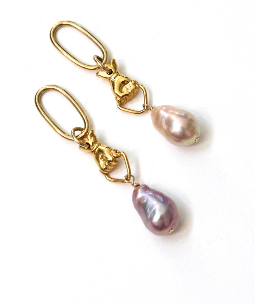 Hand + Pearl Blush Edition